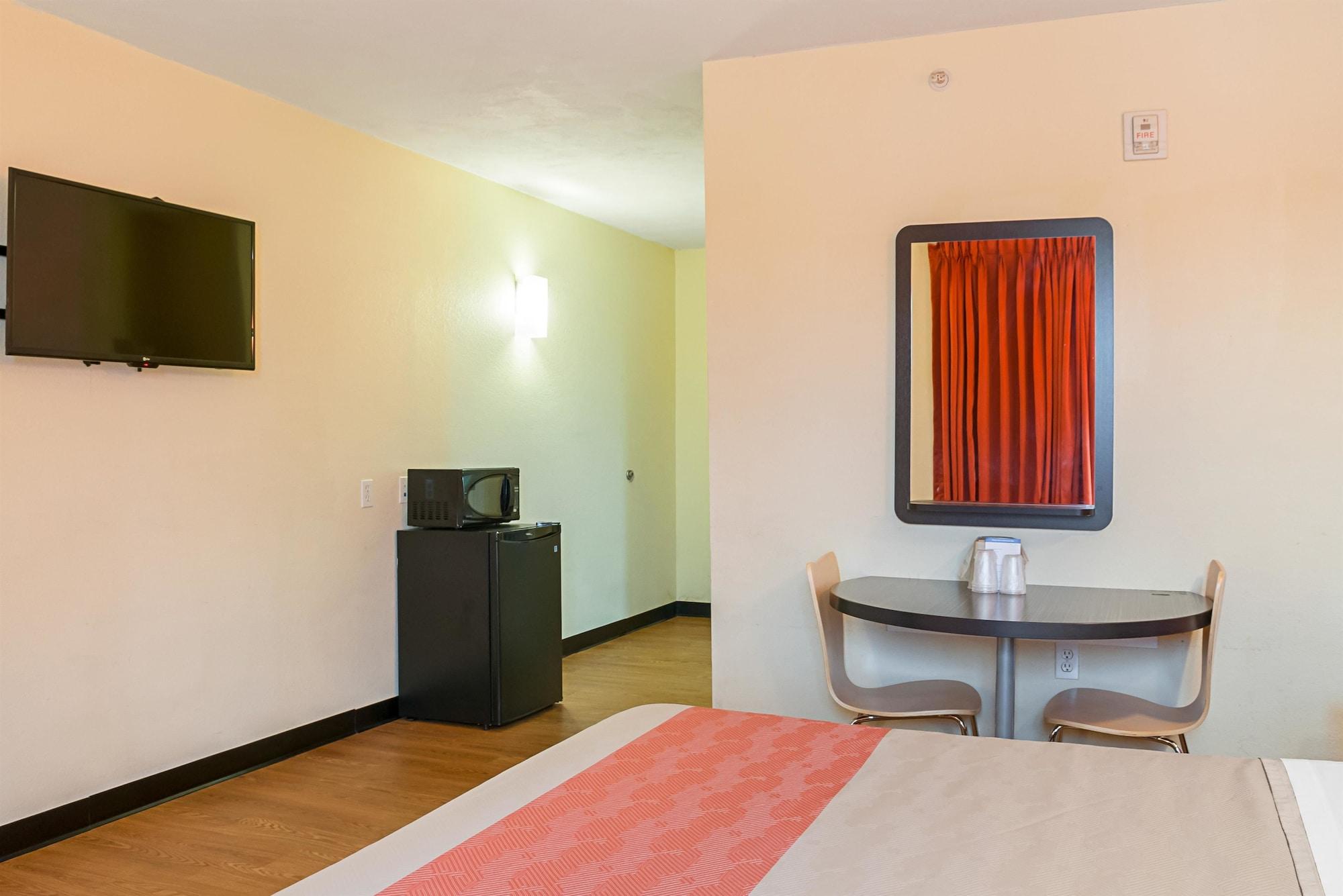 Hotel 6-new Orleans, La - Near Downtown 4*