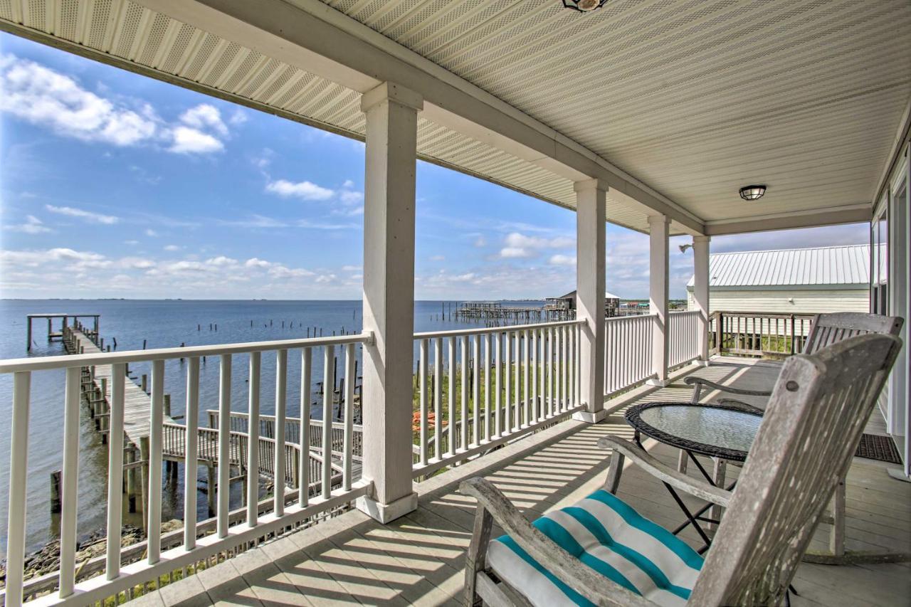 Waterfront With Private Dock And Pier Holiday home *
