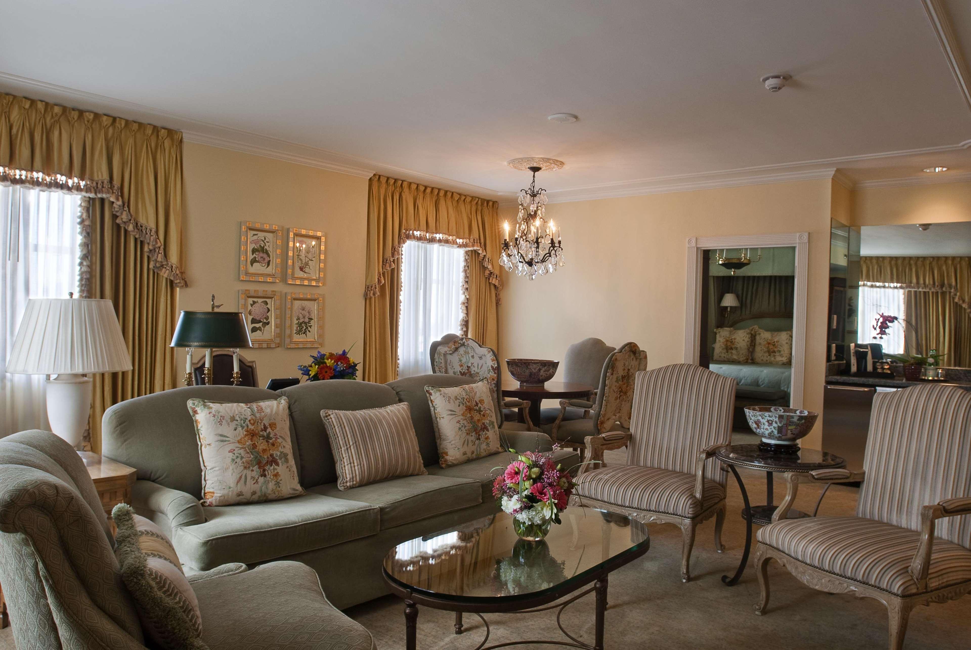 Monteleone Hotel 4*