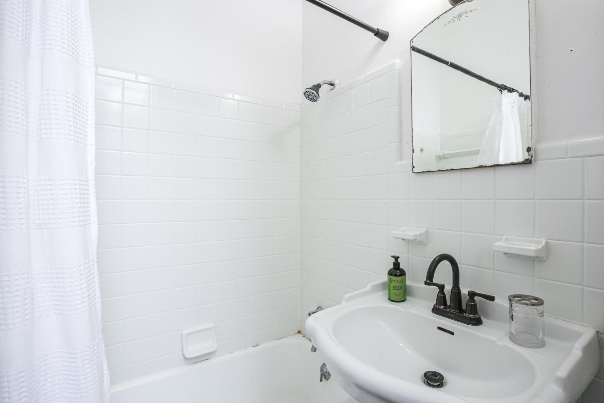 Updated Bourbon Street With Smart Tvs! Apartment