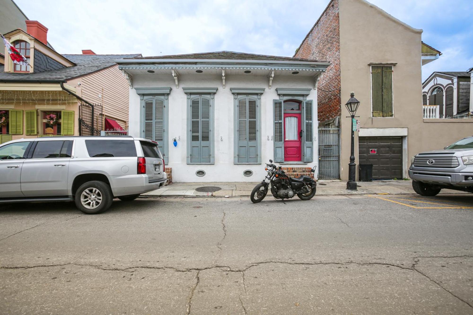 Updated Bourbon Street With Smart Tvs! Apartment *