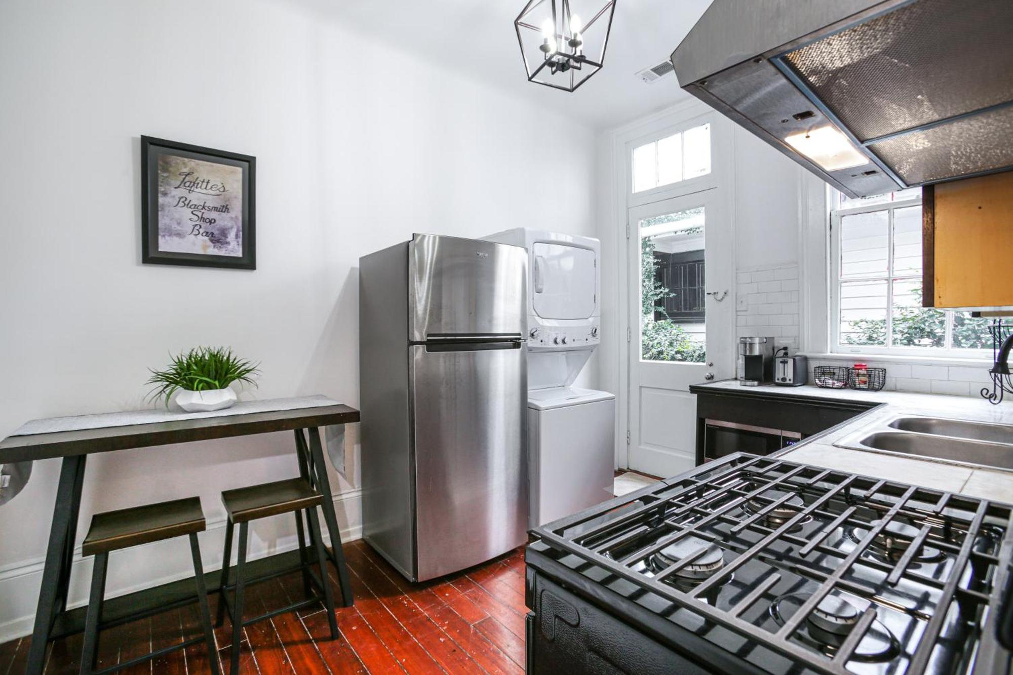 Apartment Updated Bourbon Street With Smart Tvs!