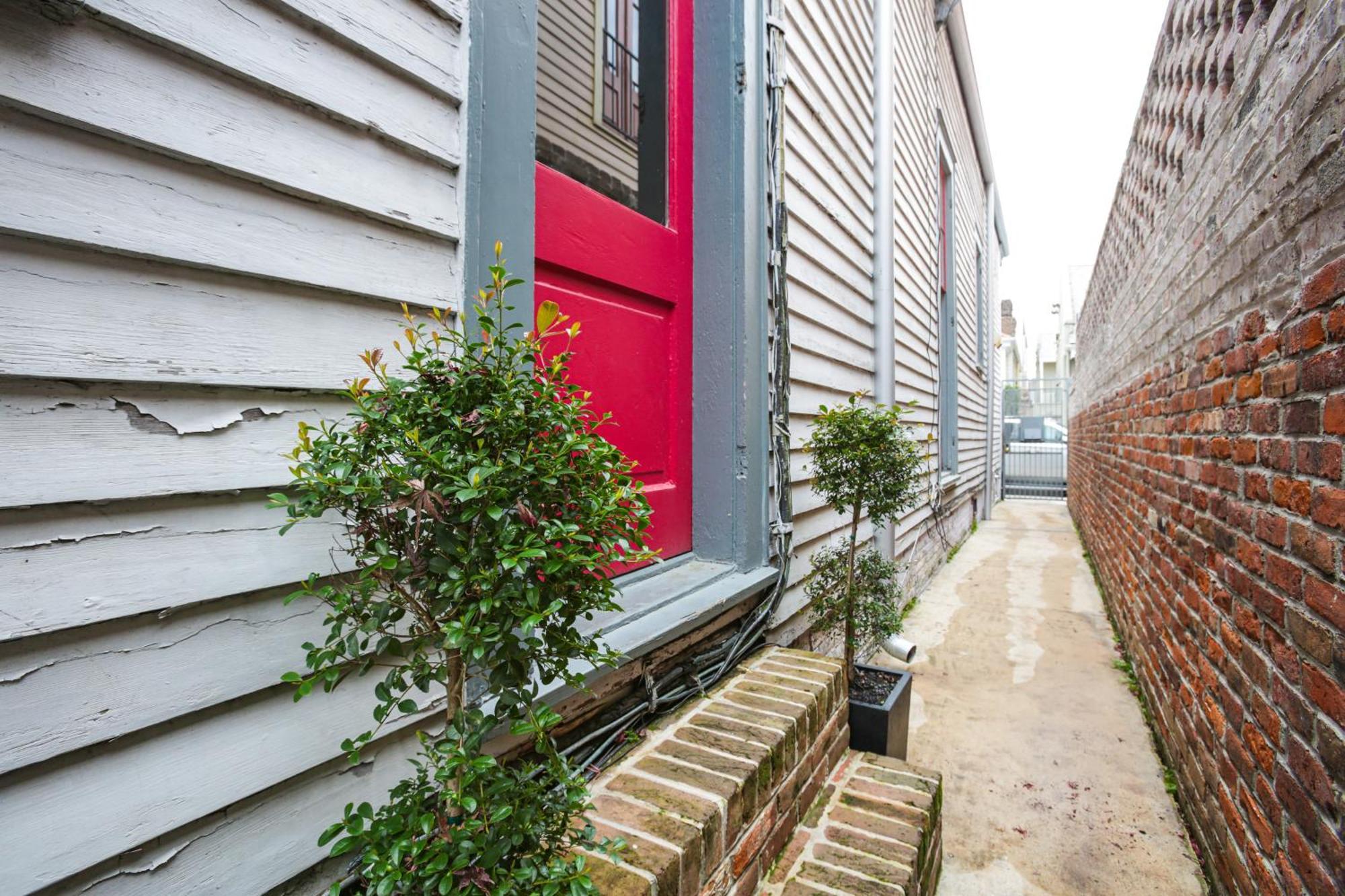 Updated Bourbon Street With Smart Tvs! Apartment New Orleans