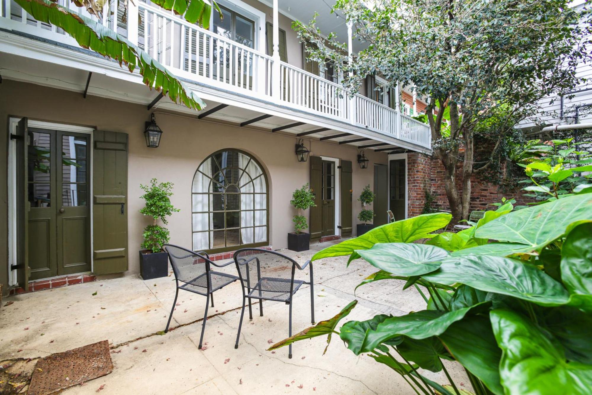 Apartment Updated Bourbon Street With Smart Tvs! *
