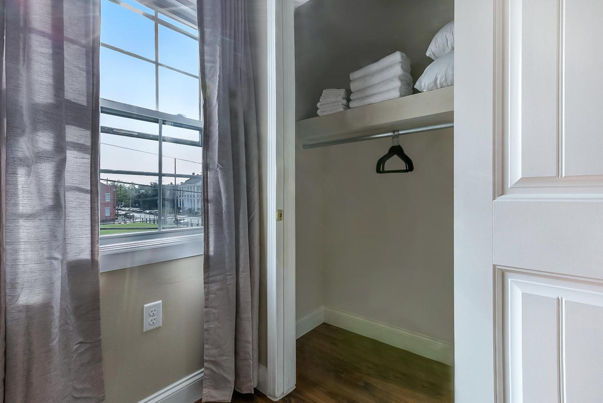 Apartment Spacious In Downtown Nola New Orleans