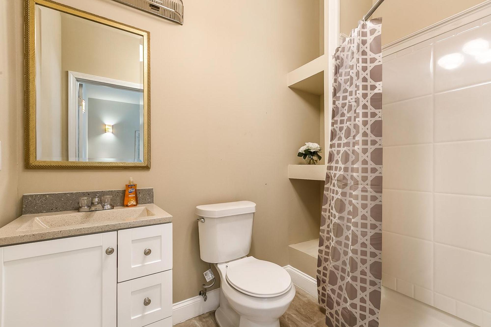 Spacious In Downtown Nola