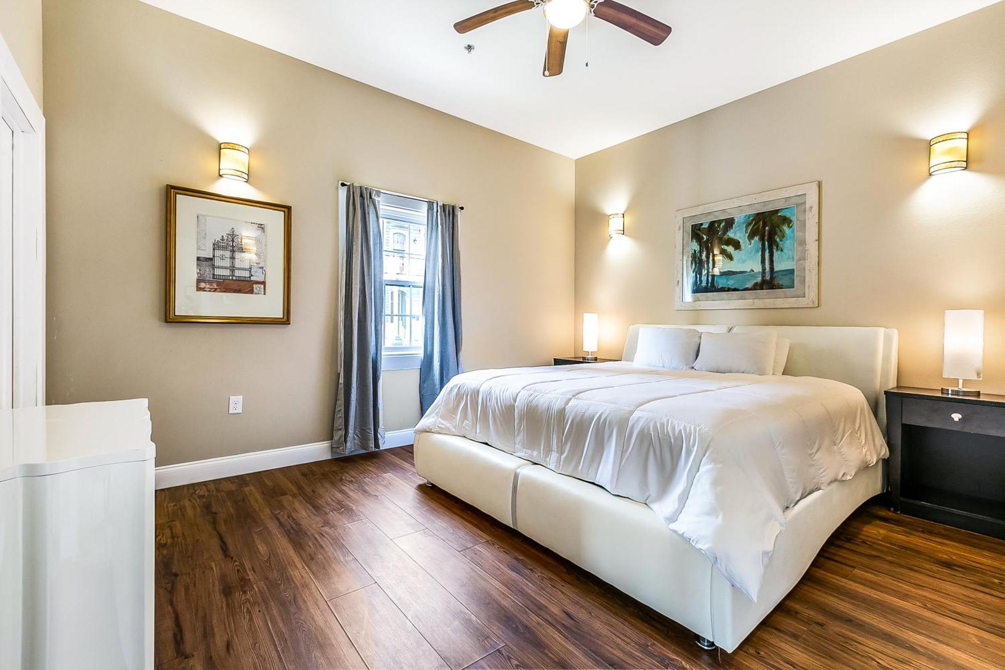 Spacious In Downtown Nola Apartment