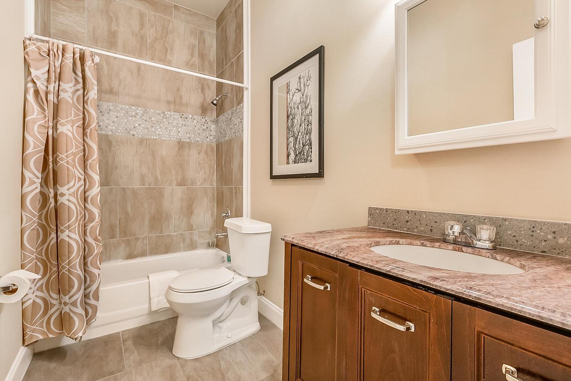 Spacious In Downtown Nola