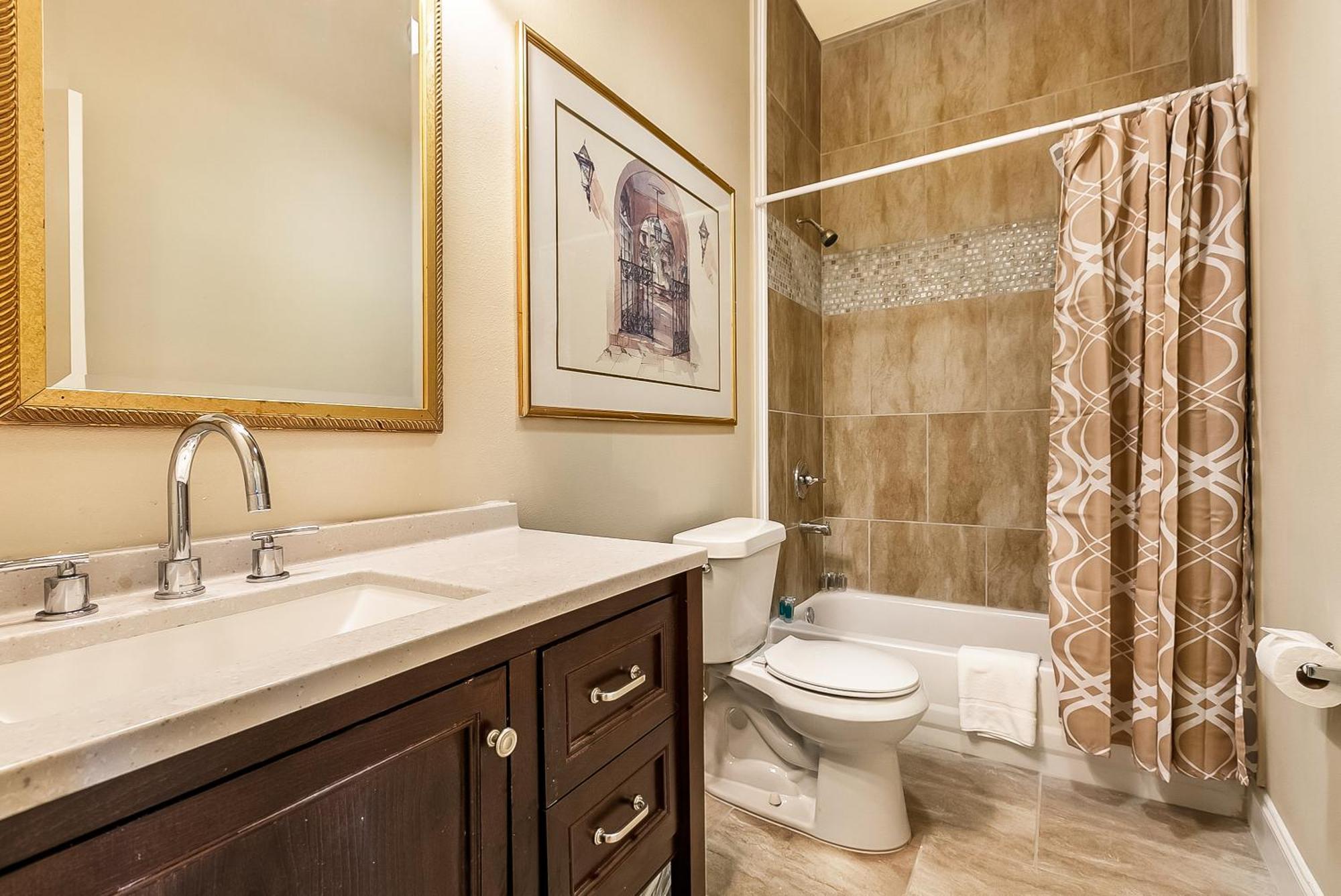 Spacious In Downtown Nola