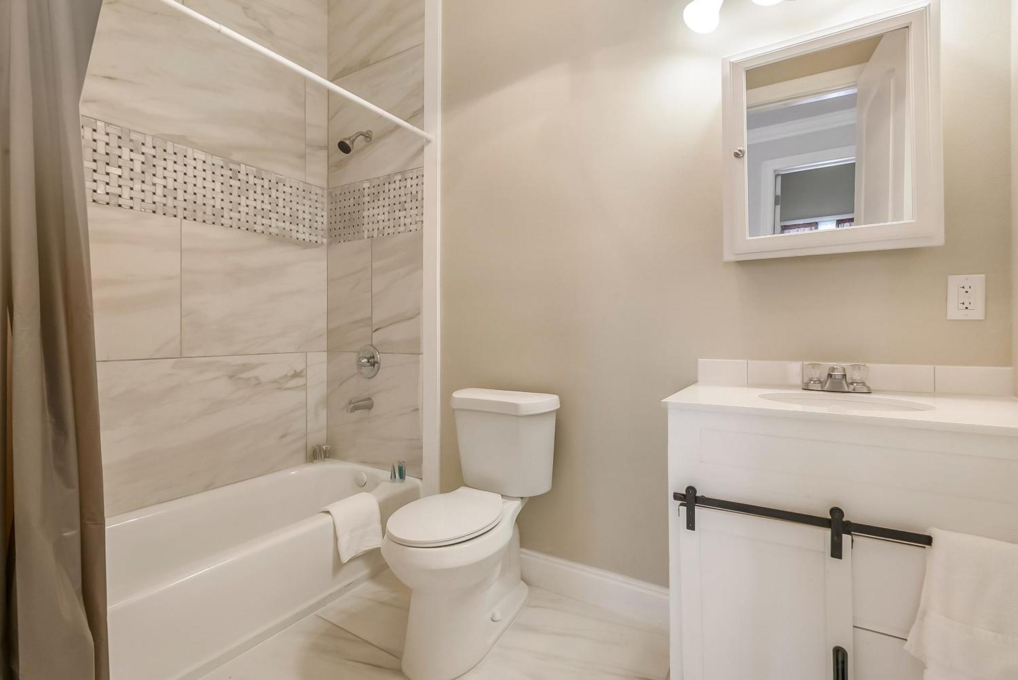 Spacious In Downtown Nola *