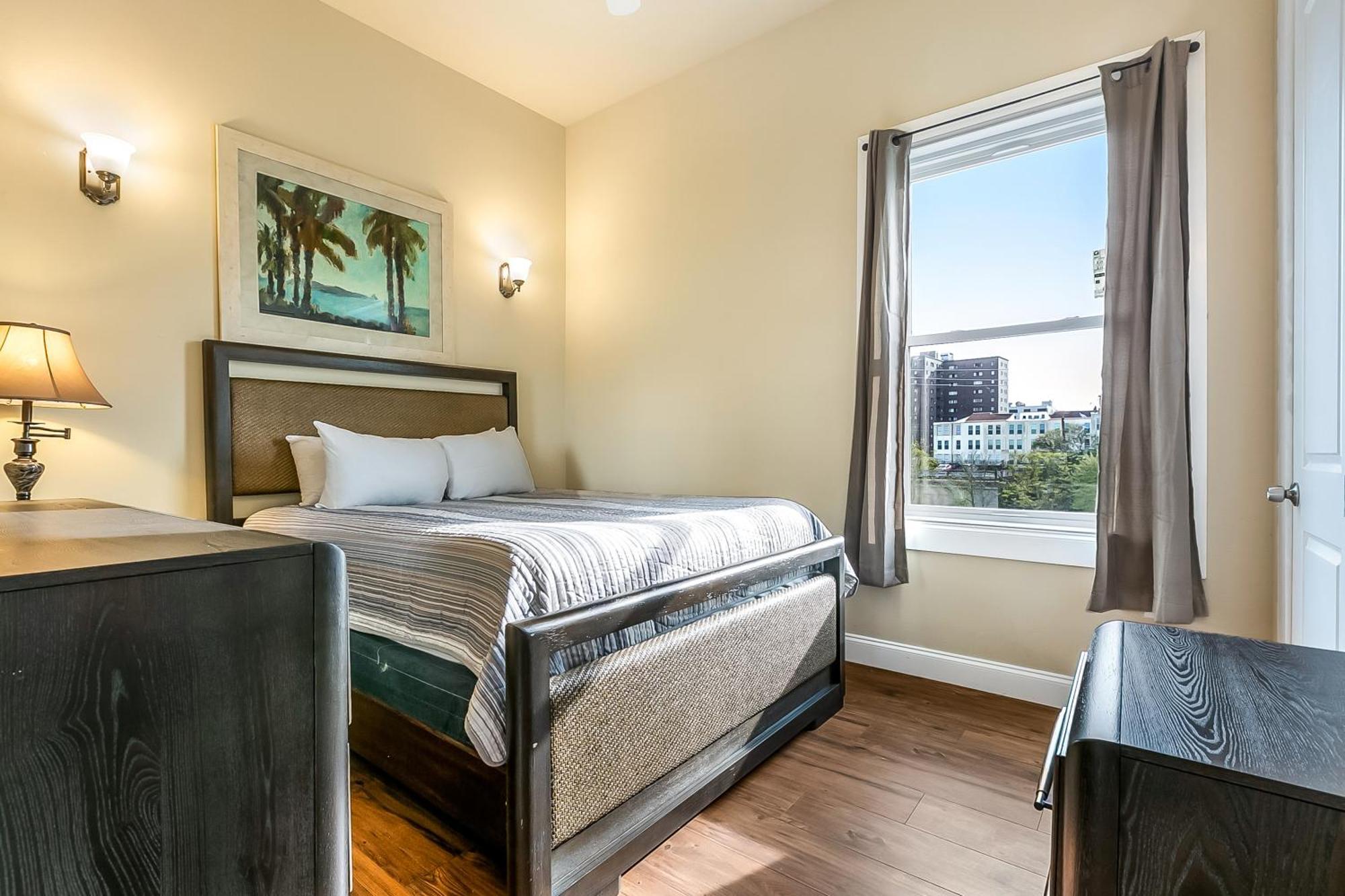 Spacious In Downtown Nola Apartment New Orleans