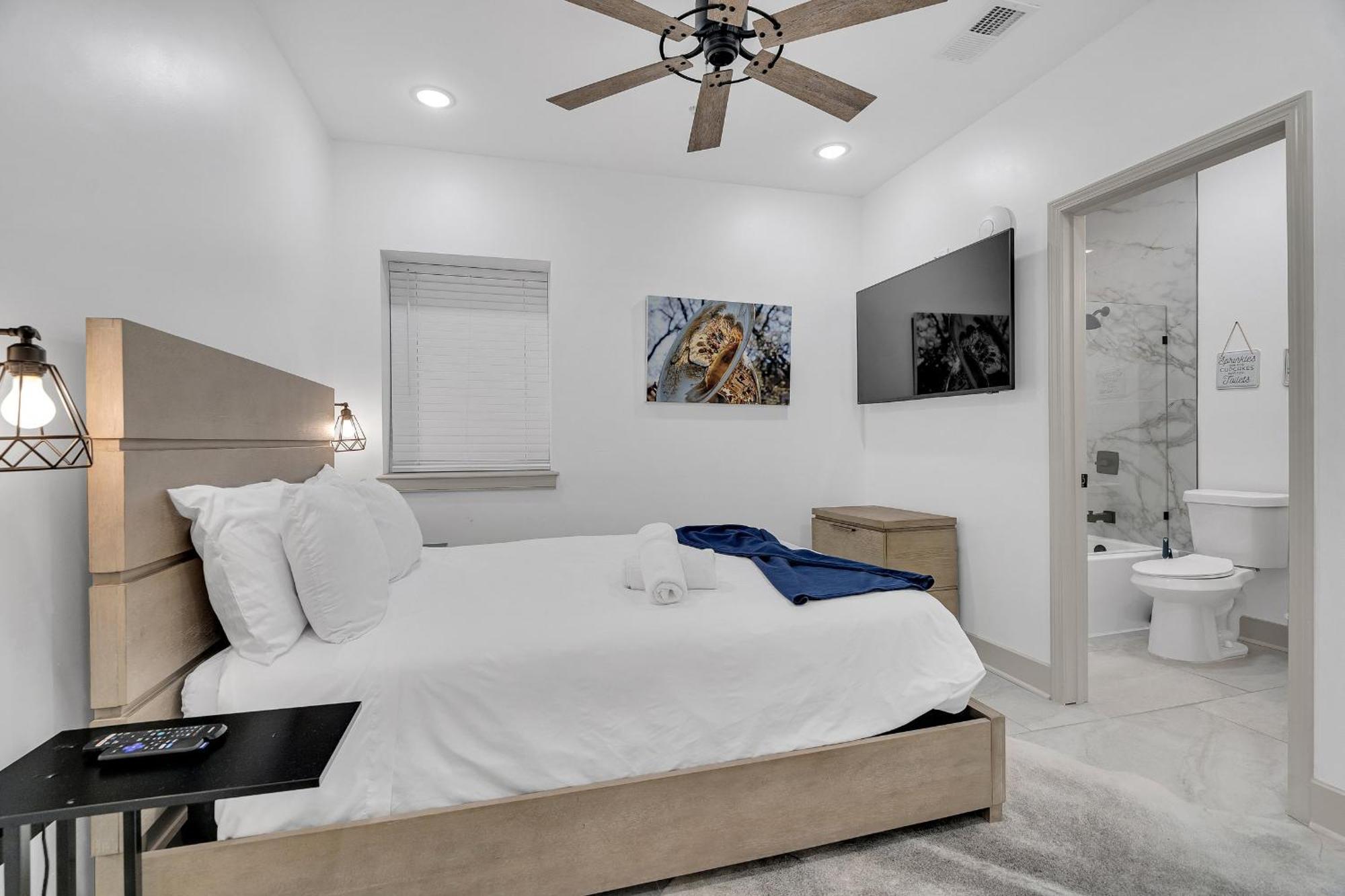 Sleeps 24-spacious Near Fq W Pool Hotel *