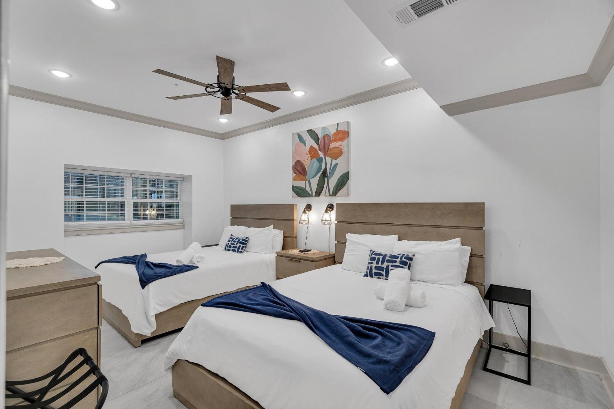 Hotel Sleeps 24-spacious Near Fq W Pool New Orleans