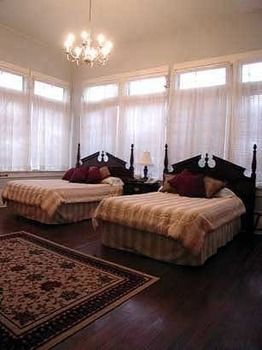 Avenue Hotel