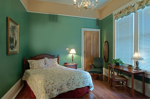Avenue Hotel