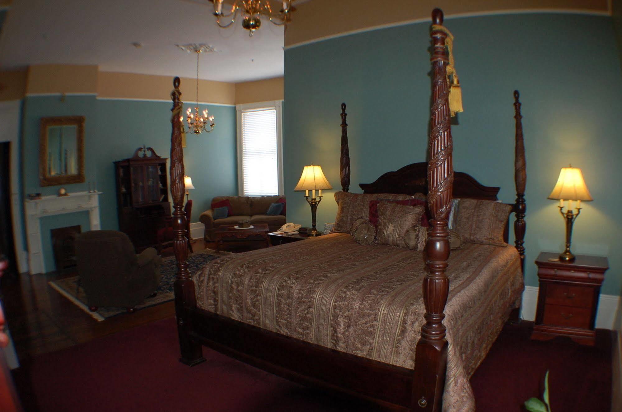 Avenue Hotel 2*