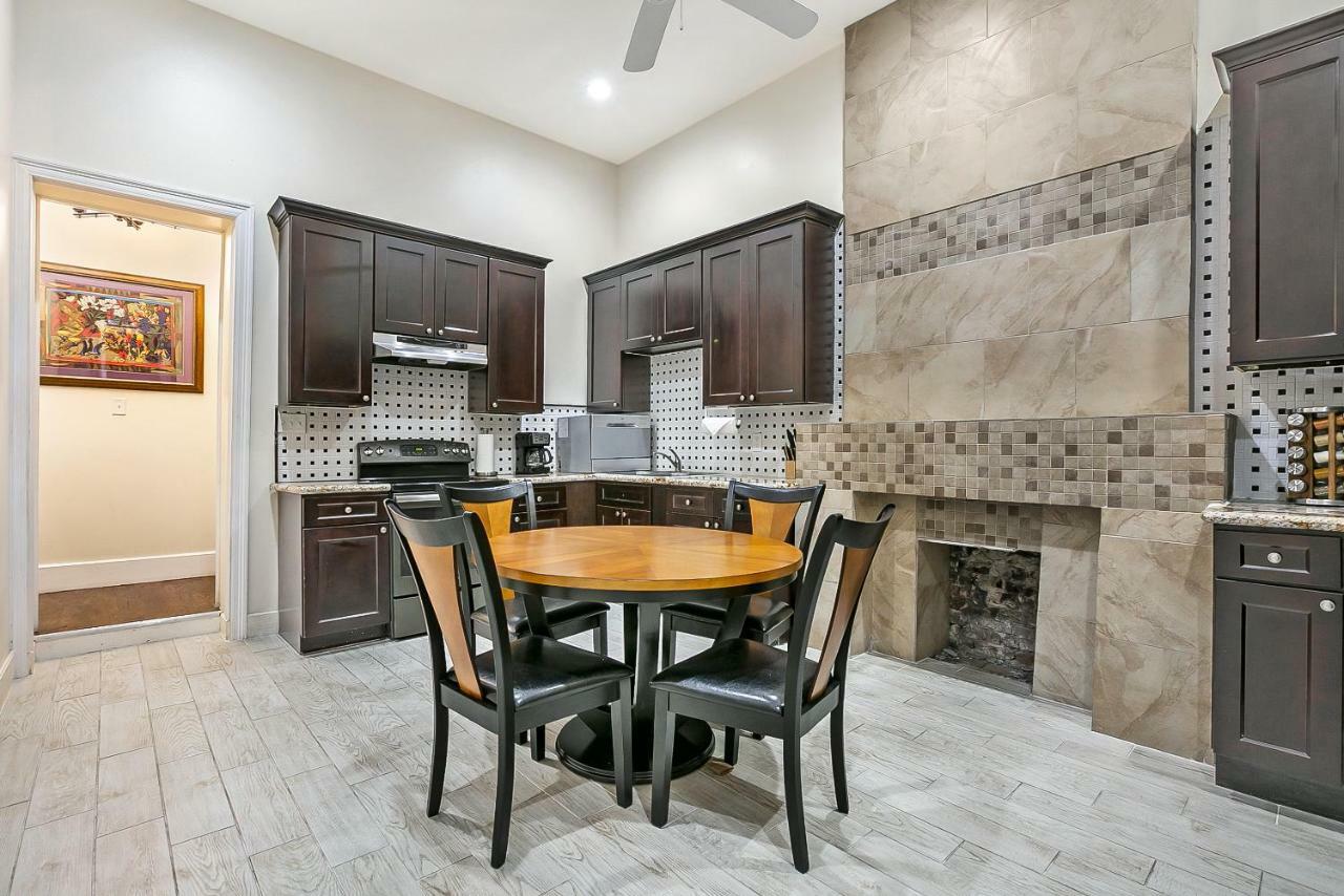 Elegant 4br In Downtown