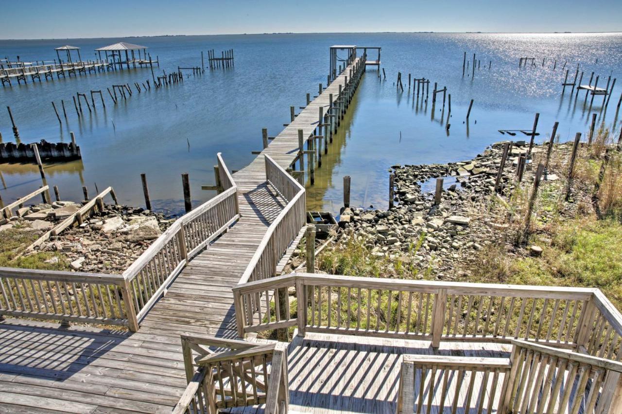 Waterfront With Private Dock And Pier Holiday home *