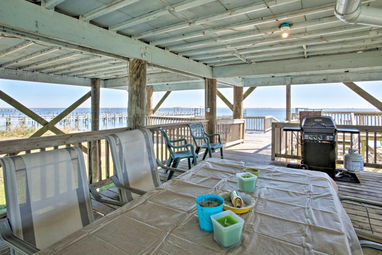 Waterfront With Private Dock And Pier Holiday home