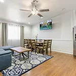 Elegant 4Br Condo In Downtown By Hosteeva