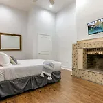 Spacious 3Br Condo In Downtown