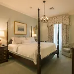 Bienville House Hotel