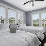 Luxury Spacious Uptown 3 Bedroom In Historic Area