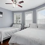 Luxury Spacious Uptown 3 Bedroom In Historic Area