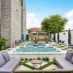Nova Rooftop Villa