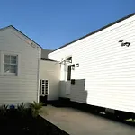 Entire Spacious Vacation Home - Close To All City Attractions