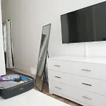 Entire Spacious Vacation Home - Close To All City Attractions