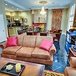 Saint Louis Hotel