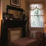 1870 Banana Courtyard French Quarter B&B
