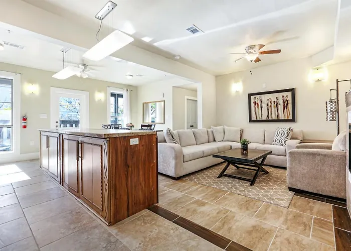 Fully-Furnished 4Br Condo Near Fq