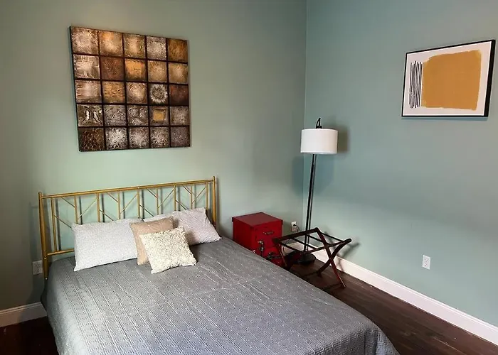 Chilled Pad 2 Blocks From The French Quarters