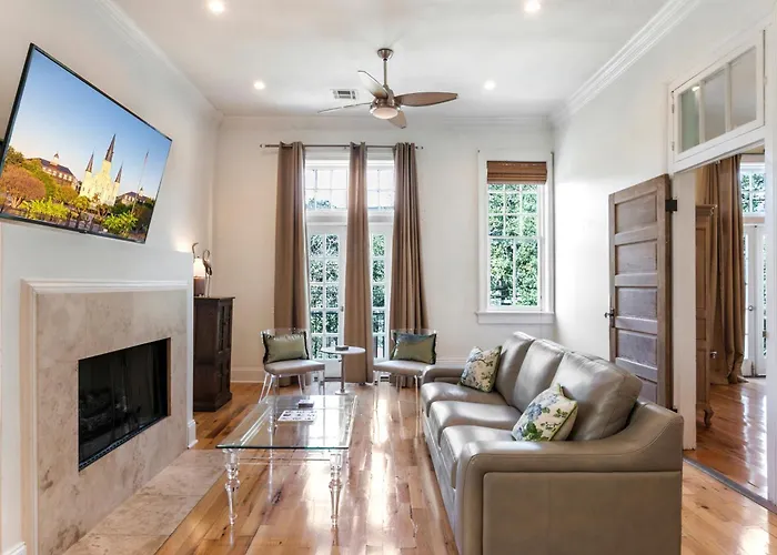 Spacious 3Br Downtown Condo In New Orleans