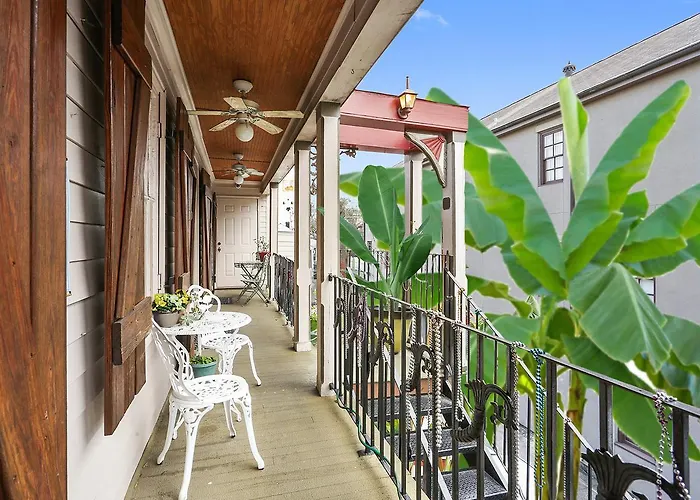 1870 Banana Courtyard French Quarter B&B