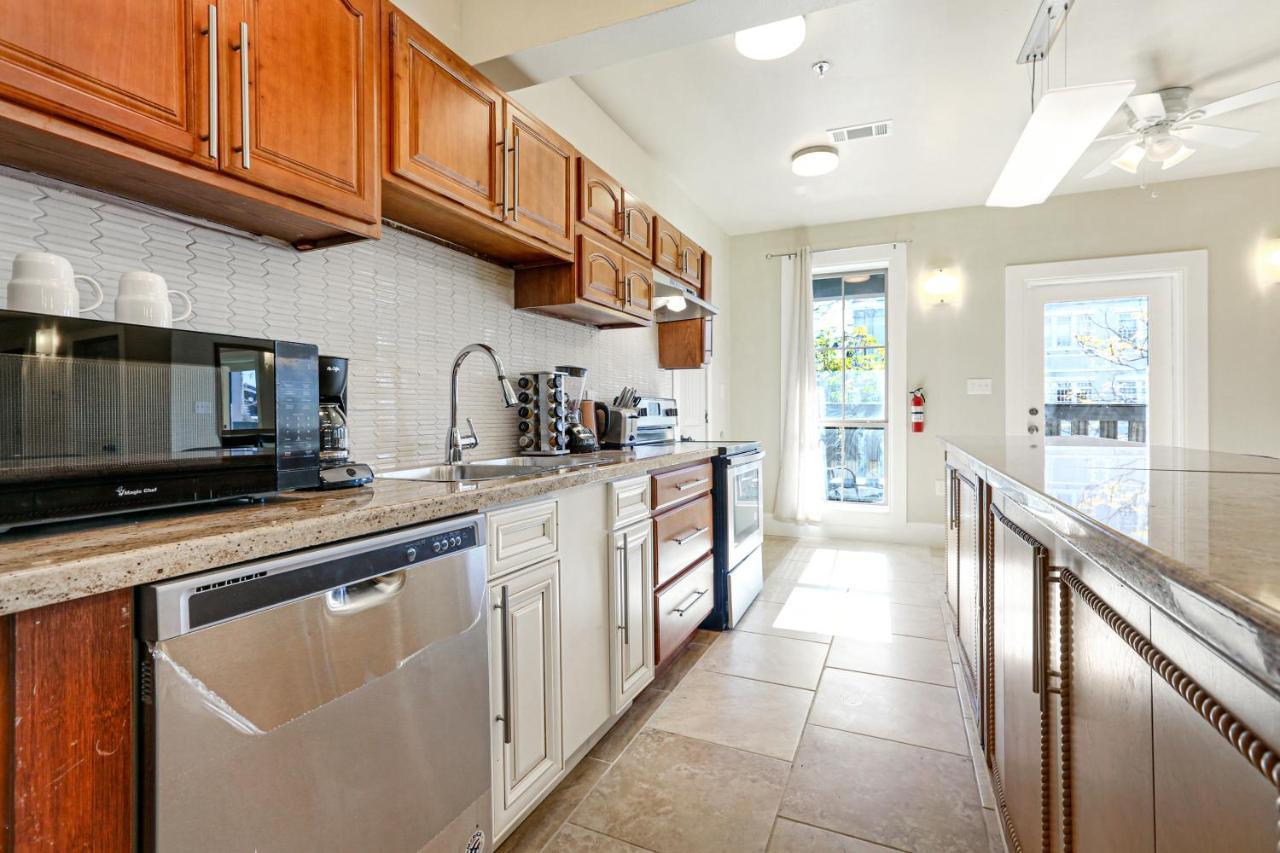 Fully-furnished 4br Near Fq