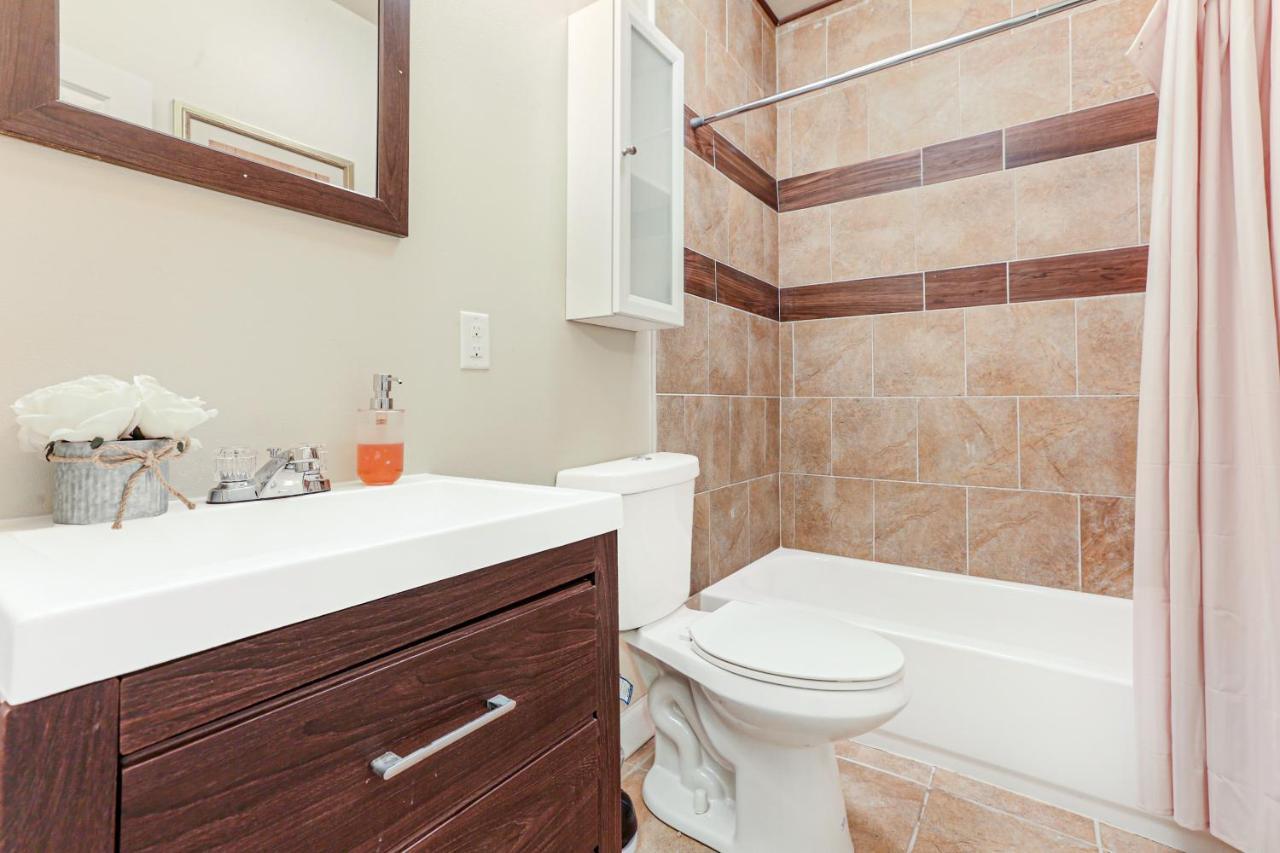 Fully-furnished 4br Near Fq Apartment *