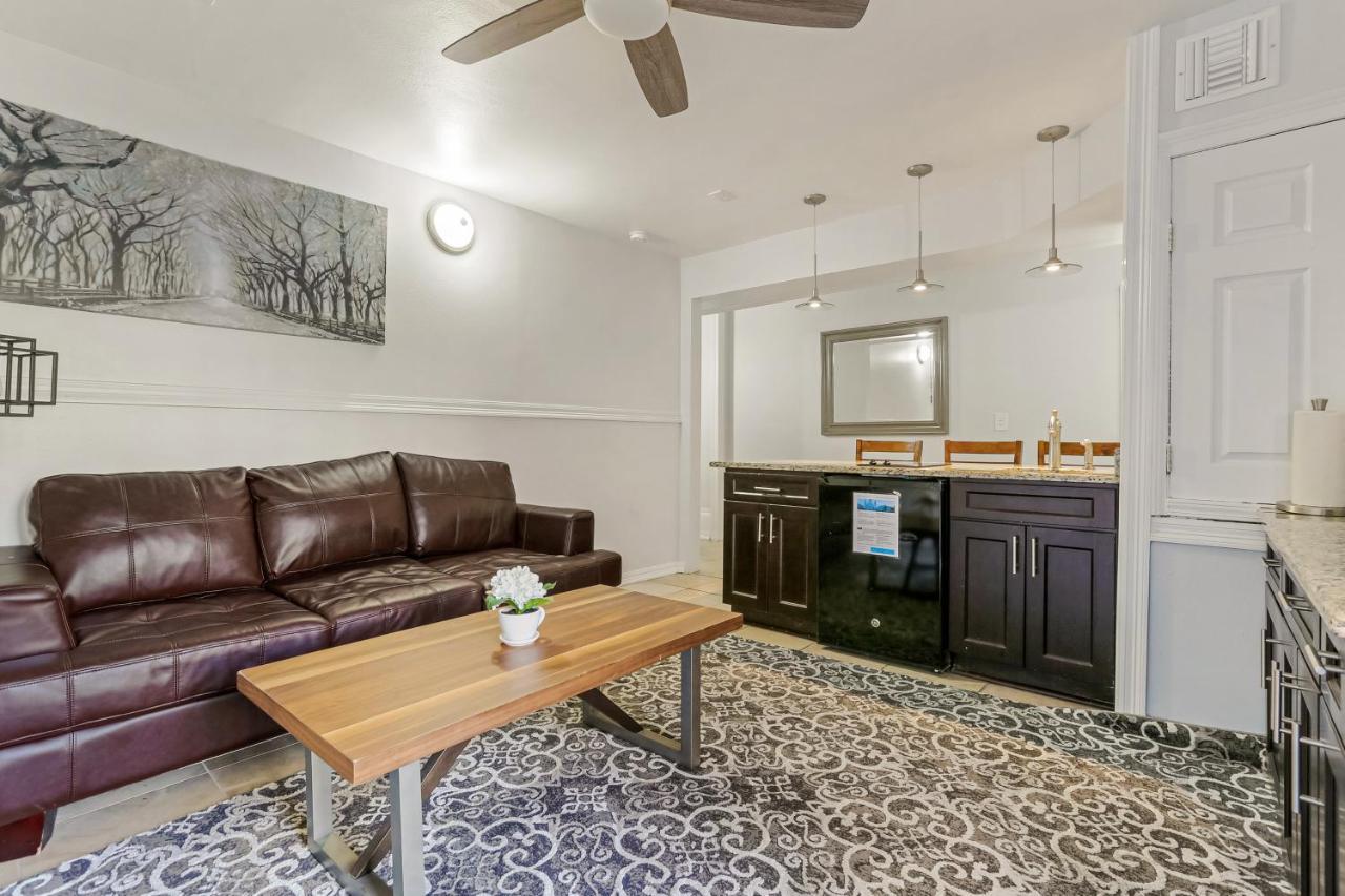 Elegant 4br In Downtown By Hosteeva Apartment