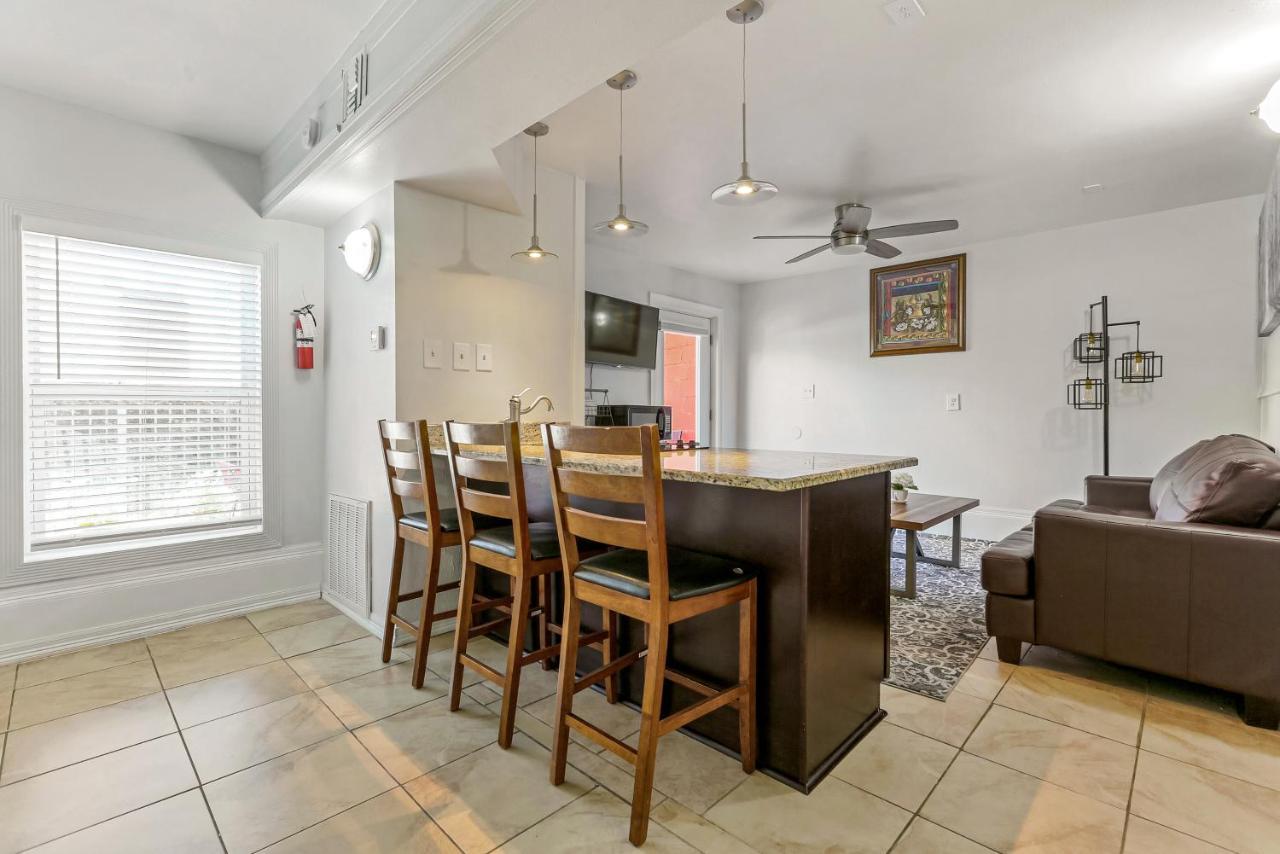 Apartment Elegant 4br In Downtown By Hosteeva *