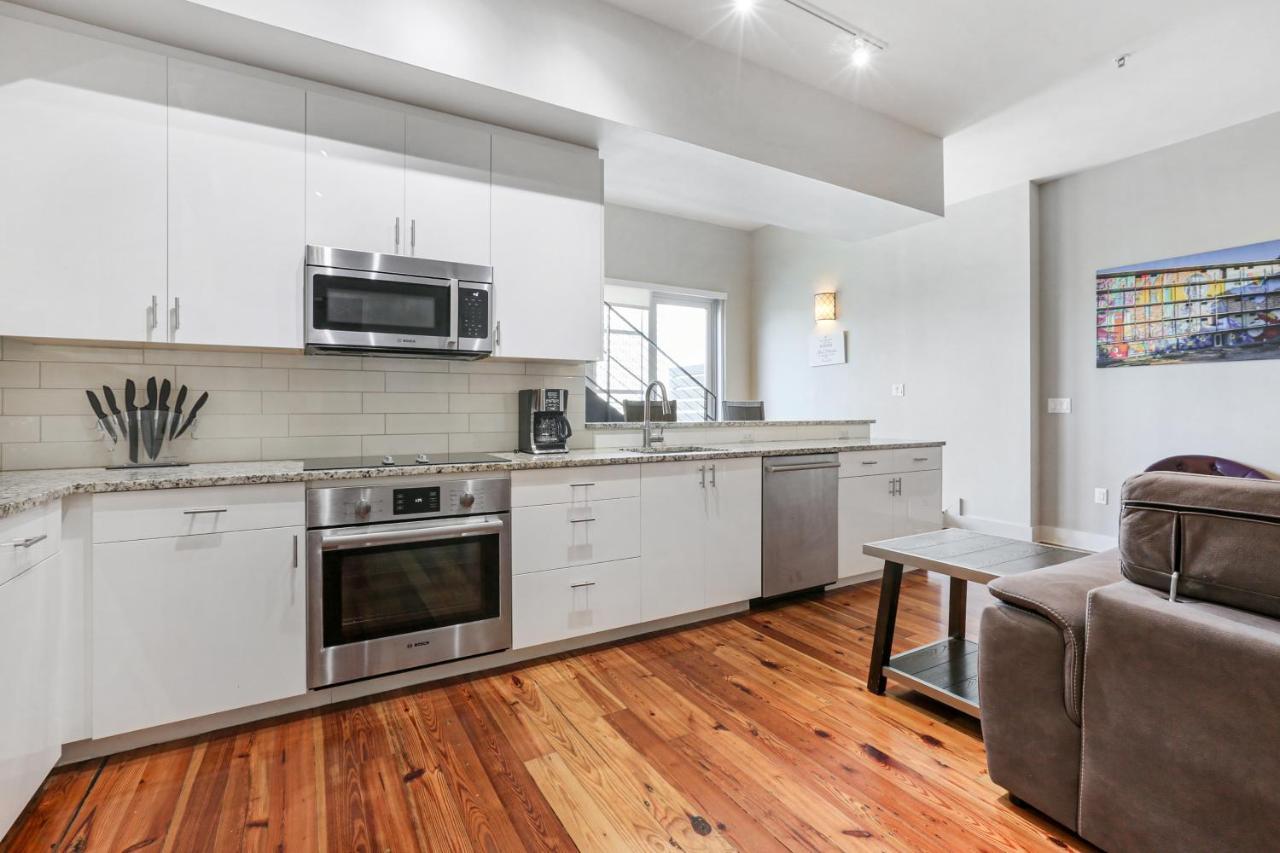 Modern Close To Attractions Apartment