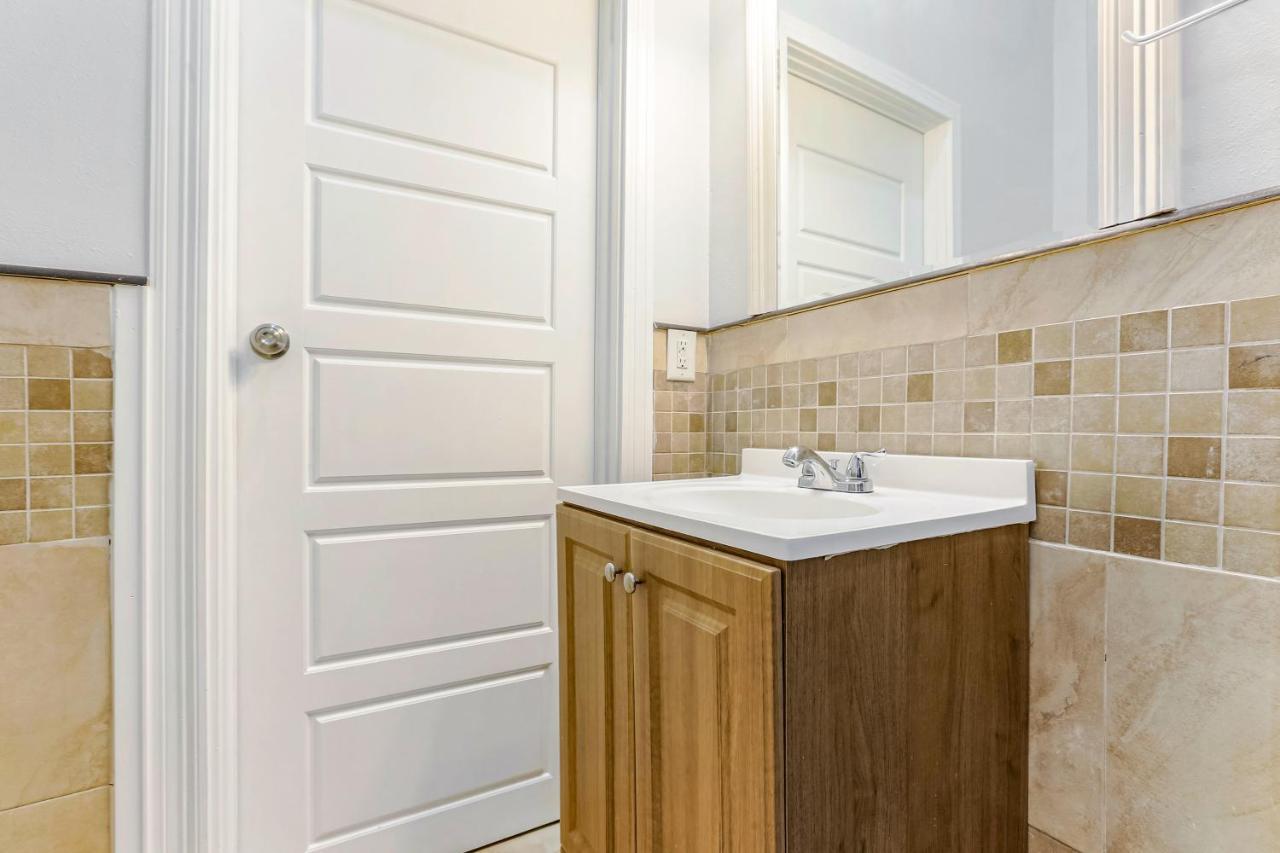Spacious 3br In Downtown Apartment