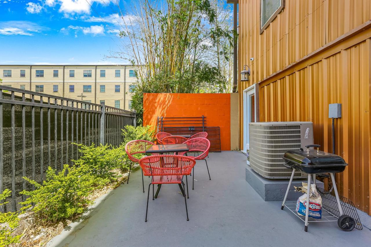 Elegant 4br In Downtown By Hosteeva Apartment