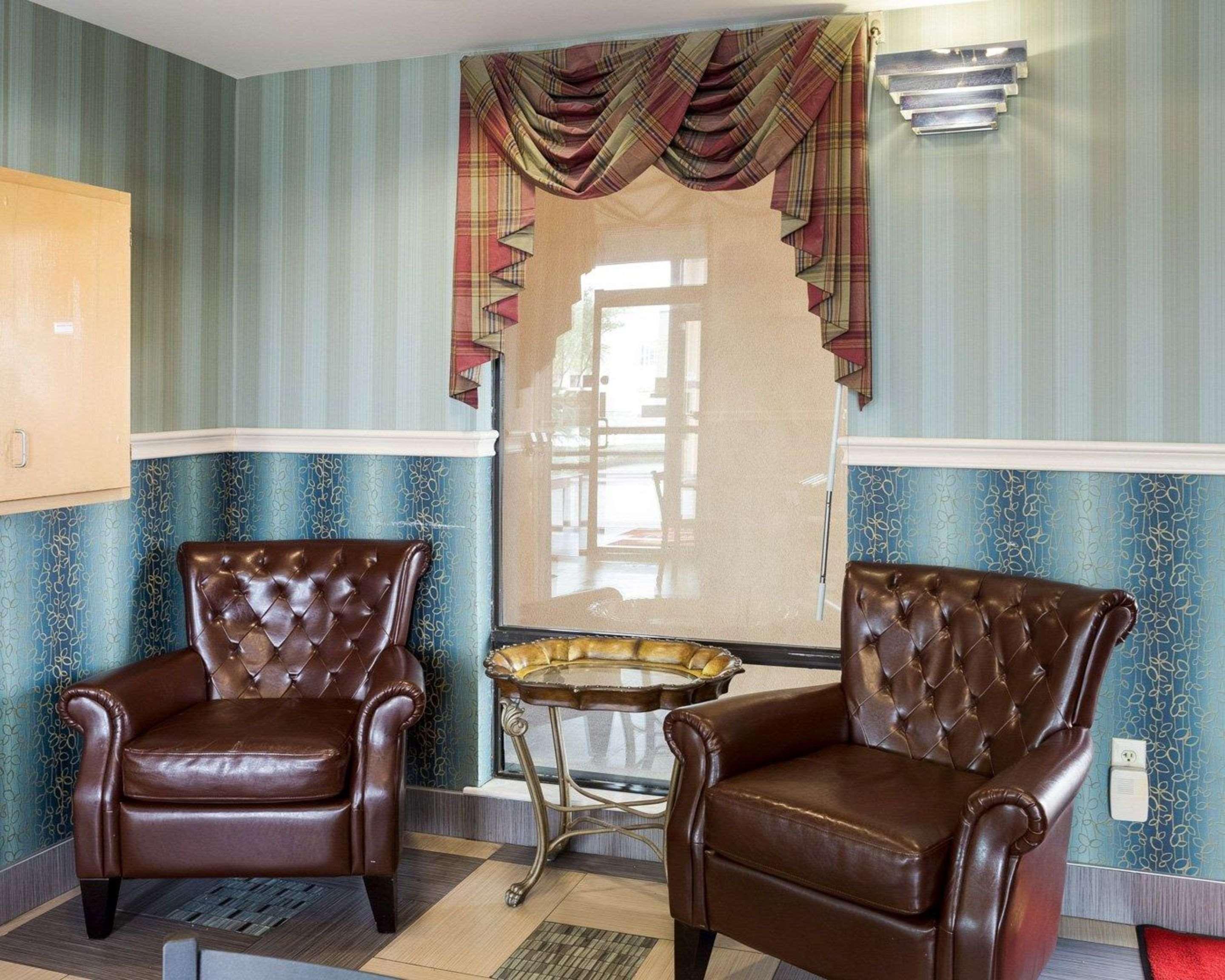 Rodeway & Hotel 2*