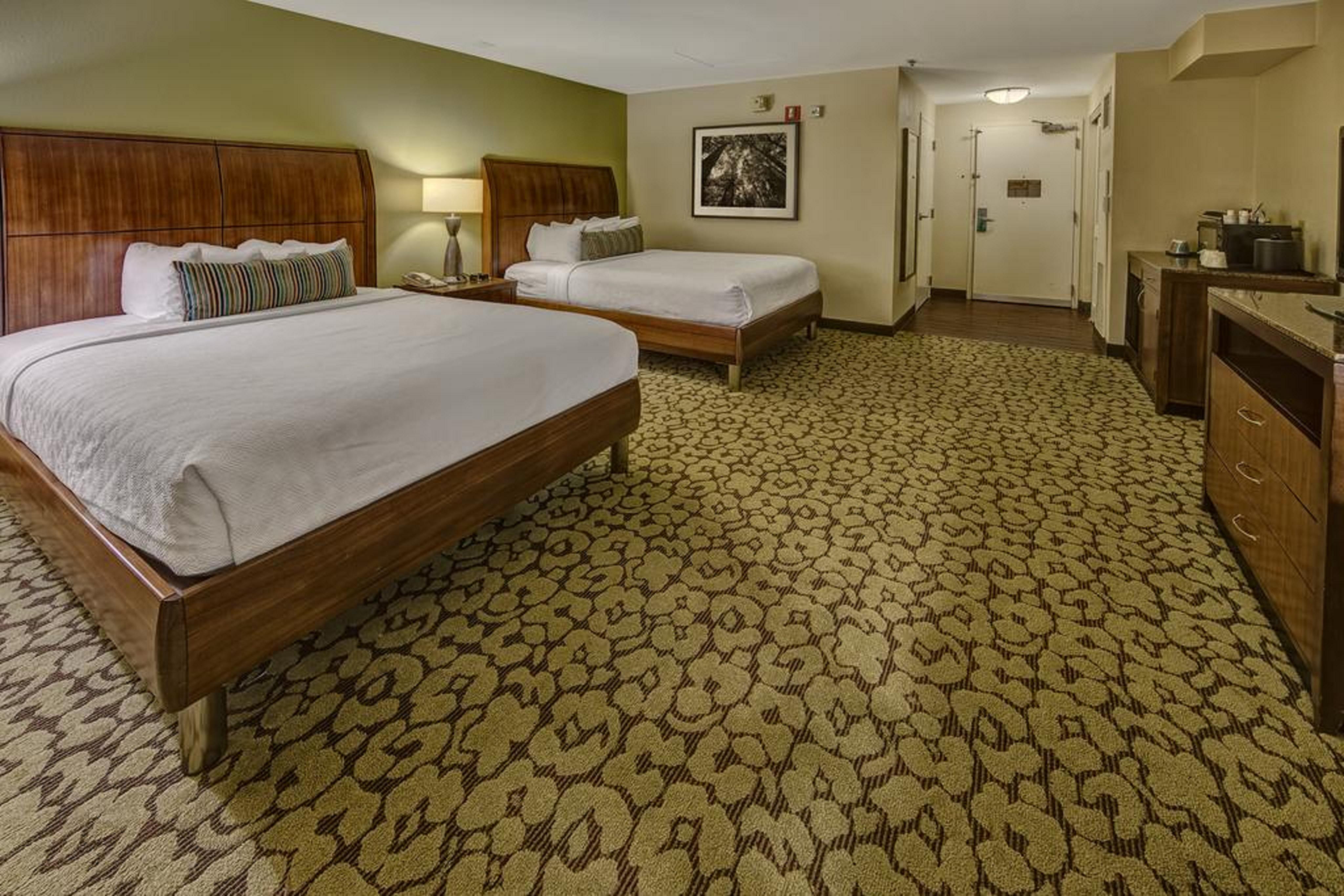 Hilton Garden Convention Center Hotel 3*