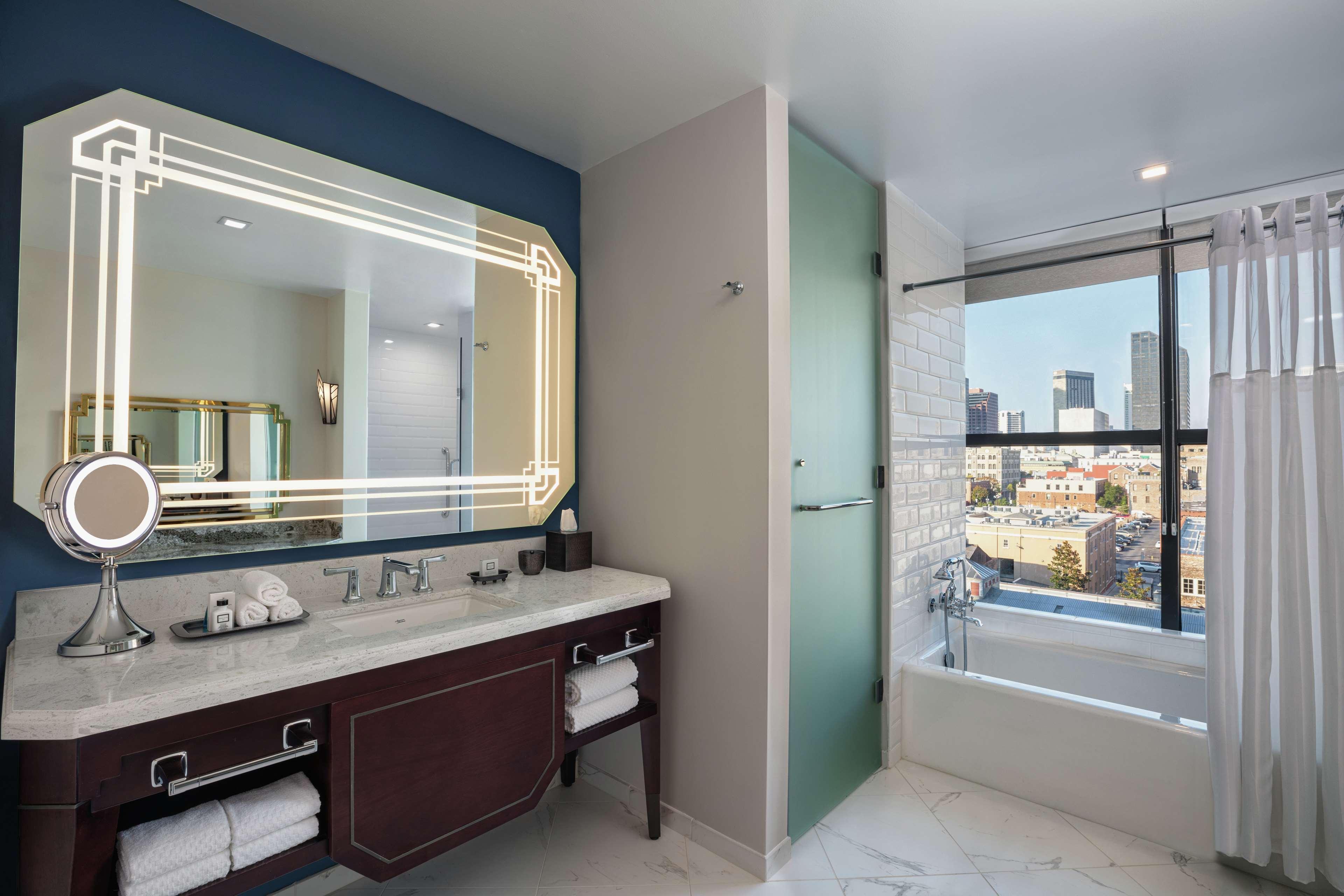 Hotel The Higgins New Orleans, Curio Collection By Hilton 4*