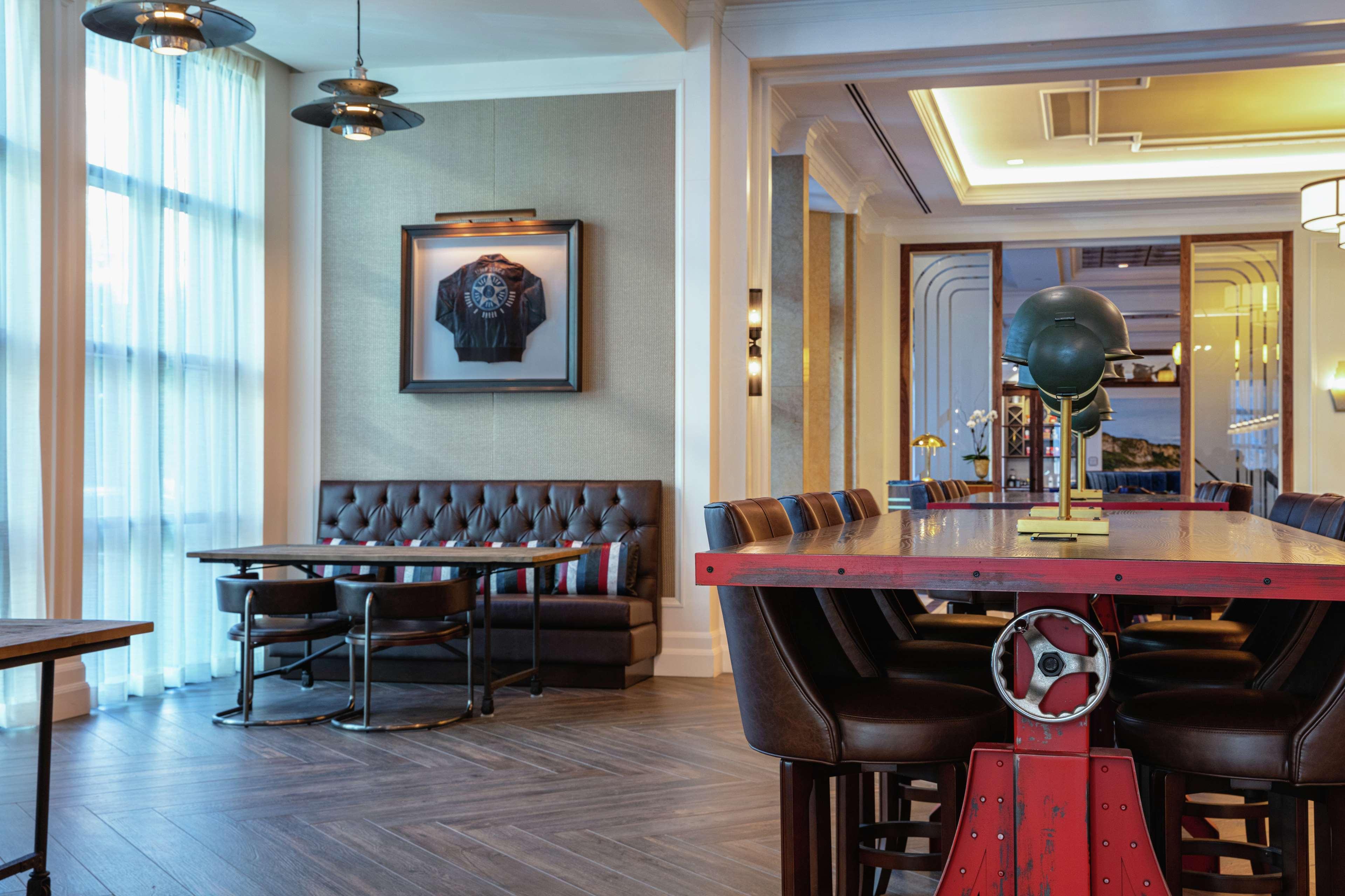Hotel The Higgins New Orleans, Curio Collection By Hilton
