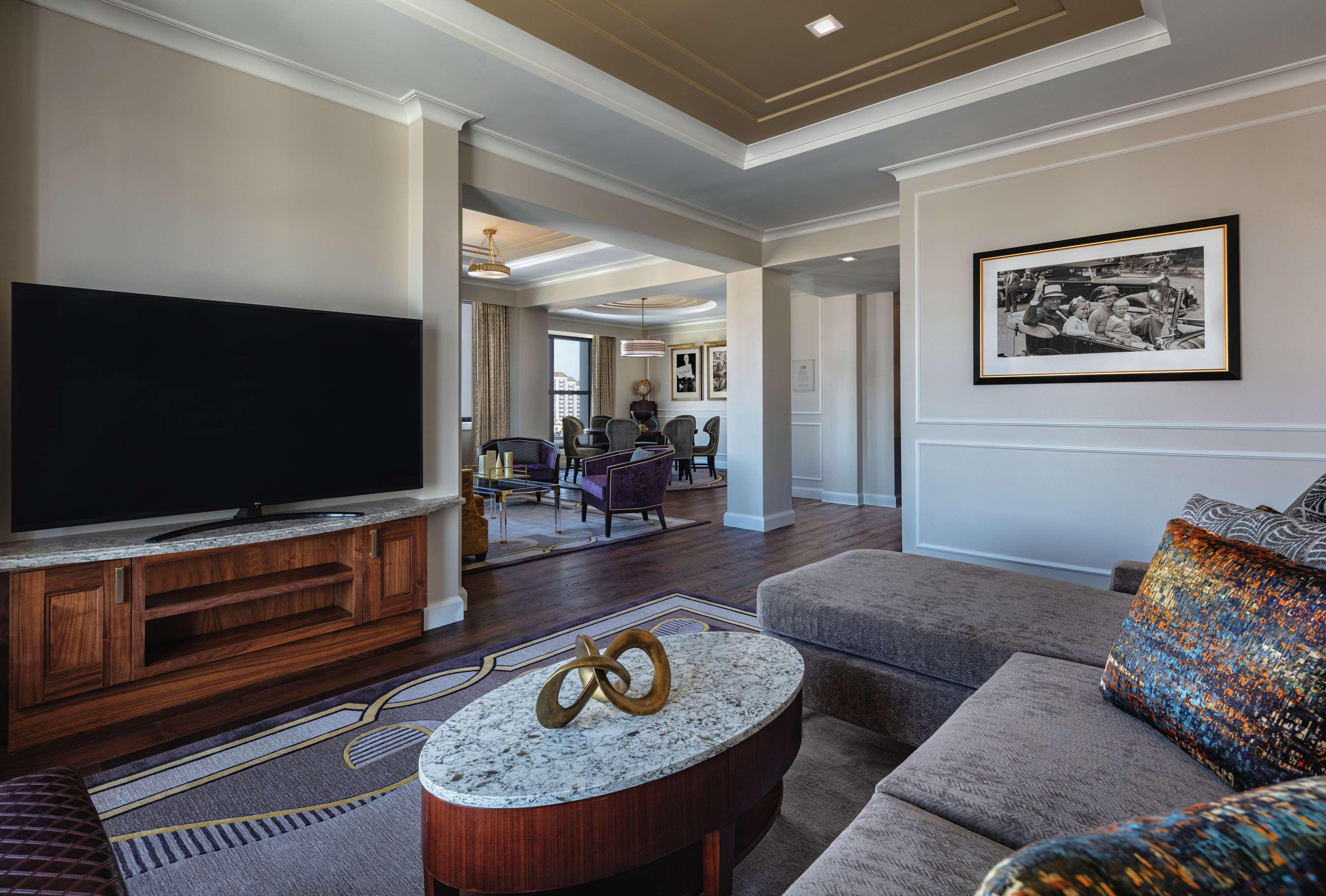The Higgins New Orleans, Curio Collection By Hilton New Orleans