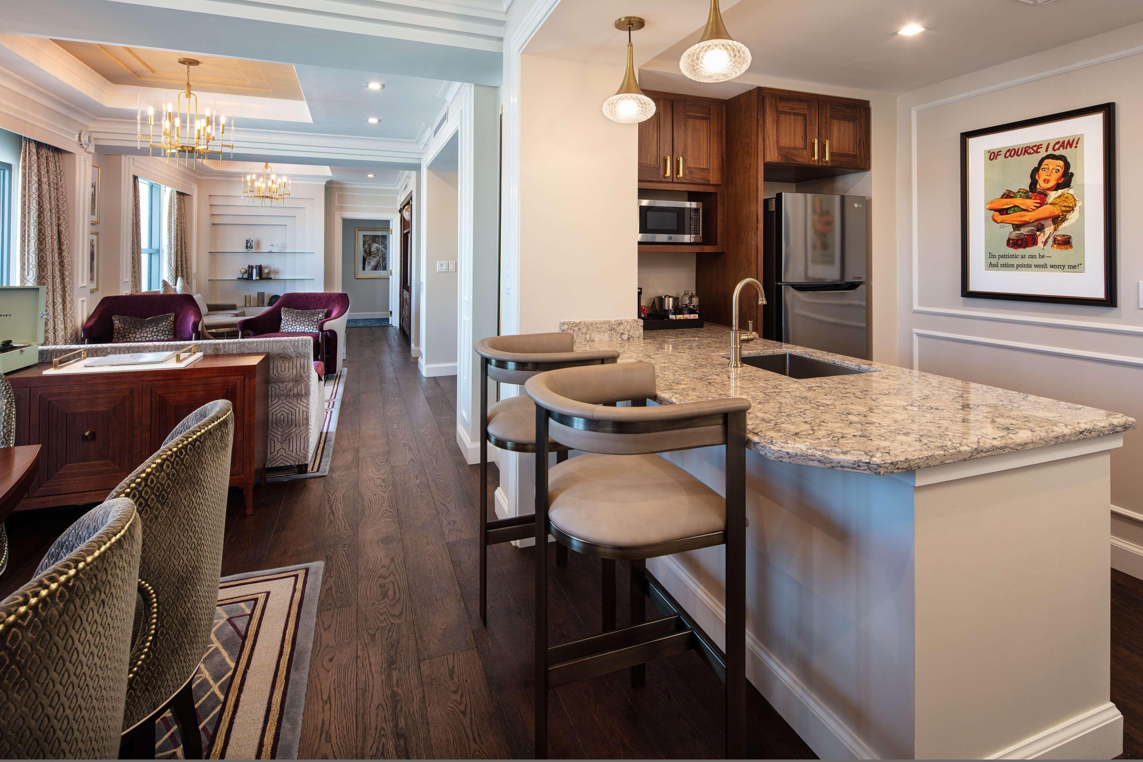 The Higgins New Orleans, Curio Collection By Hilton Hotel